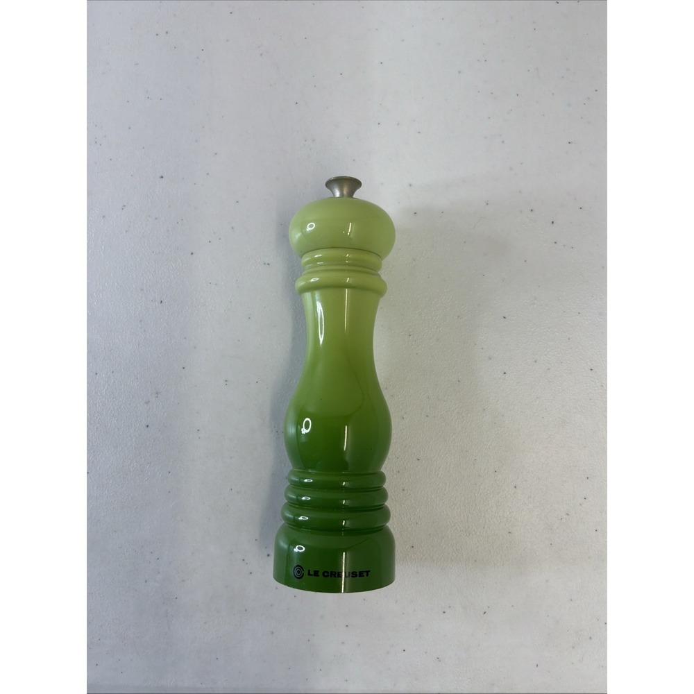 Le Creuset Pepper Mill Grinder 8"  Ombre Green Gloss Finish Nickel Nut Acrylic